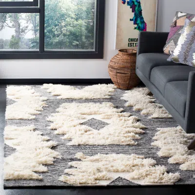 Safavieh Kenya Hand Made Area Rug, Black / Ivory Bohemian Style Non-shedding In White