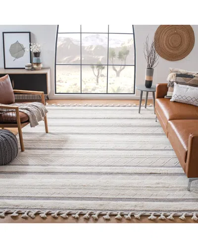 Safavieh Kenya Hand Woven Wool Rug In White