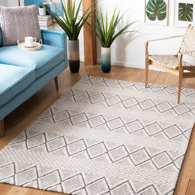 Safavieh Marbella Hand Made Area Rug, Silver / Black Bohemian Style Non-shedding In Neutral
