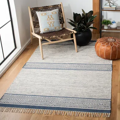 Safavieh Montauk Hand Made Area Rug, Ivory / Navy Bohemian Style Non-shedding In Blue