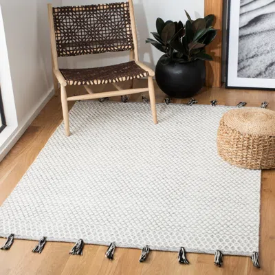 Safavieh Montauk Machine Made Area Rug, Ivory / Black Bohemian Style Easy Care In White