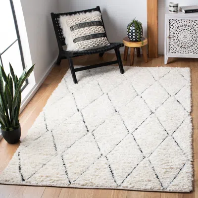 Safavieh Natura Hand Made Area Rug, Ivory / Black Shag / Flokati Style Non-shedding In White