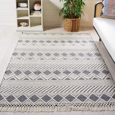 Safavieh Natura Hand Made Area Rug, Ivory / Charcoal Bohemian Style Non-shedding In Neutral