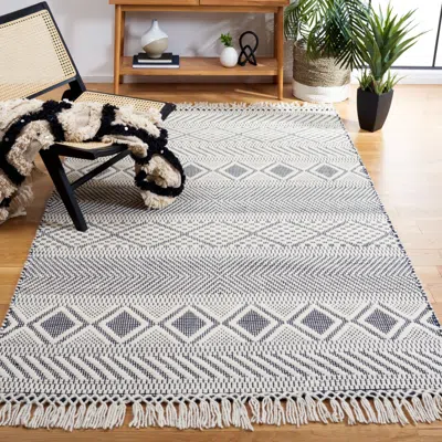 Safavieh Natura Hand Made Area Rug, Ivory / Navy Bohemian Style Non-shedding In Gray