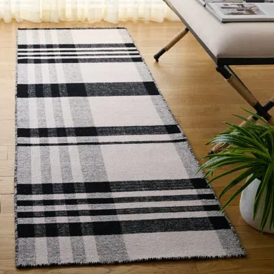 Safavieh Striped Kilim 902 Hand Loomed 80% Wool; 20% Cotton Plaid Rug In Black,light Blush