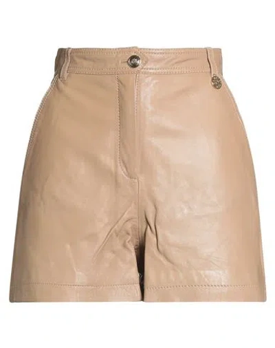Sahoco Woman Shorts & Bermuda Shorts Sand Size L Ovine Leather