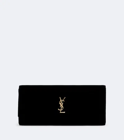 Saint Laurent Cassandre Velvet Clutch In Schwarz