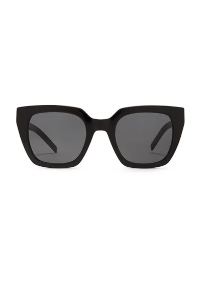Saint Laurent Cat Eye Sunglasses In Black
