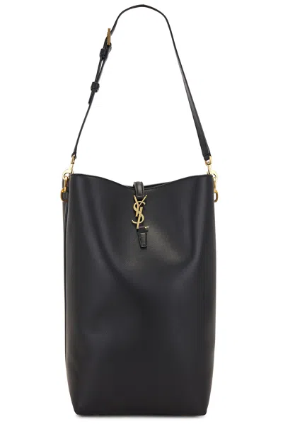 Saint Laurent Le 37 Long Bucket Bag In Nero