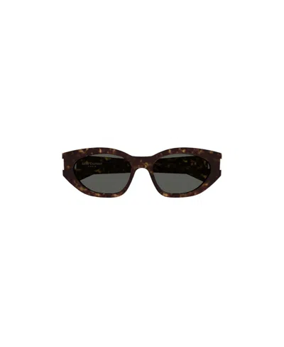 Saint Laurent Sl 638 Cat-eye Frame Sunglasses In Black