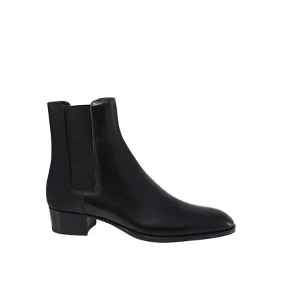 Saint Laurent Men's Wyatt 40 Leather Chelsea Boots In Black