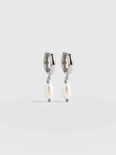 Saint + Sofia Jacqueline Pearl Huggie Earrings In Silver
