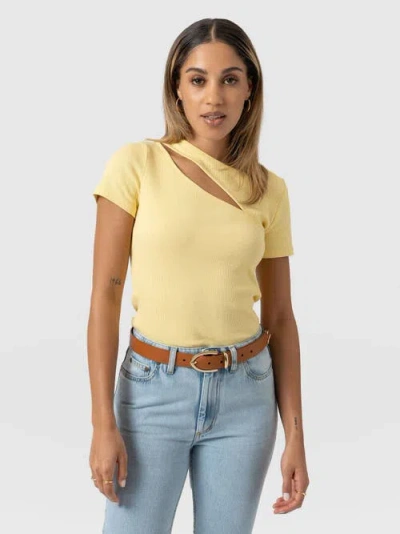 Saint + Sofia Reveal Tee In Yellow