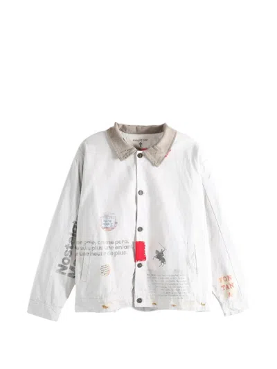 Saitos 그래픽 프린트 패치 디테일 코튼 재킷 In White