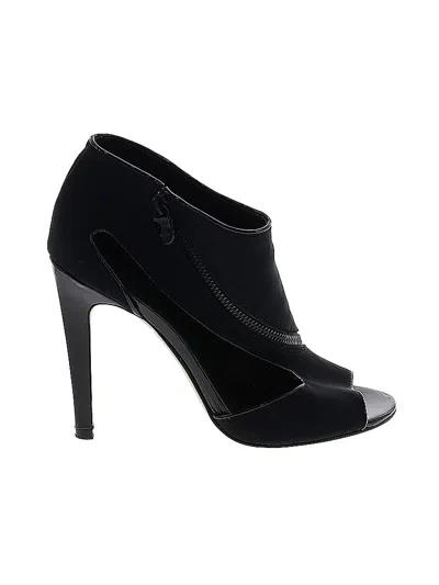 Pre-owned Saks Fifth Avenue Heels In Black