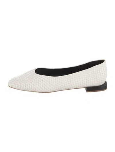 Pre-owned Saks Fifth Avenue Leather Ballet Flats In White