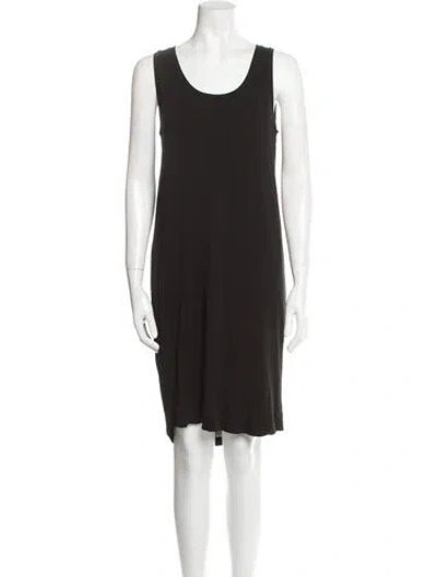 Pre-owned Saks Fifth Avenue Scoop Neck Knee-length Dress In Black