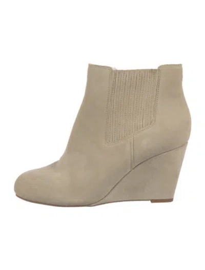 Pre-owned Saks Fifth Avenue Suede Pumps In Neutral