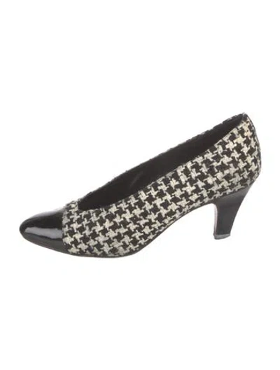 Pre-owned Saks Fifth Avenue Tweed Houndstooth Print Pumps In Black