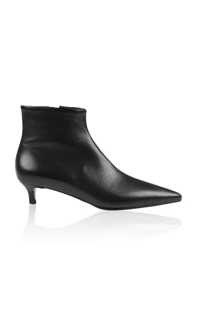 Salondeju Riye Plain Boots In Black