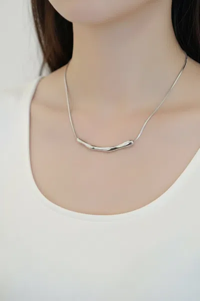 Salty Crush Mya Necklace In Metallic