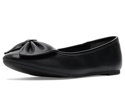 Sam & Libby Carlin In Black