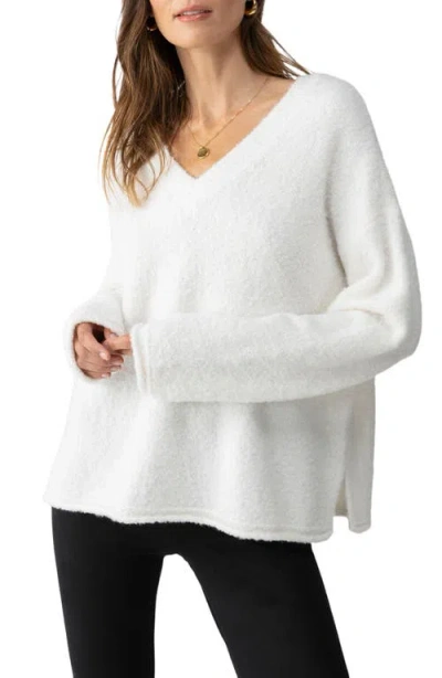 Sanctuary Early Sunset Bouclé V-neck Sweater In Chalk