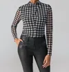 SANCTUARY MAKE A STATEMENT HOUNDSTOOTH TOP IN BLACK AND WHITE