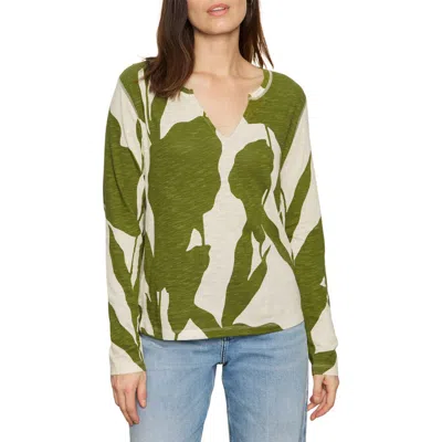 SANCTUARY SANCTUARY PRINT SPLIT NECK KNIT TOP