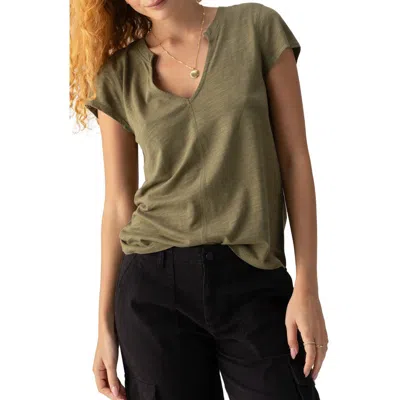 SANCTUARY SANCTUARY THE NEW GIRL SPLIT NECK T-SHIRT