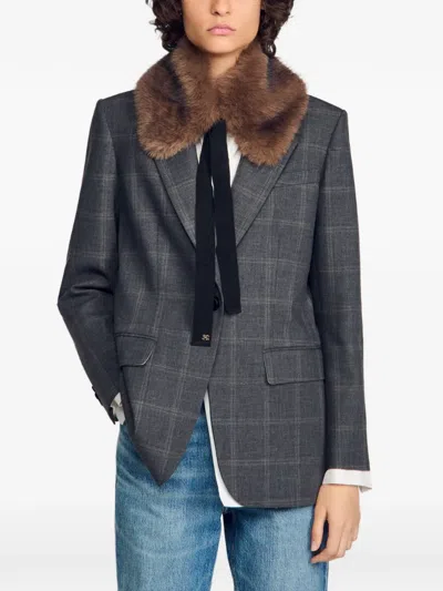 Sandro Faux-fur Bow-detail Scarf In Red