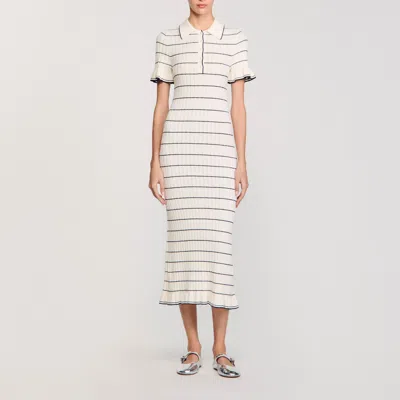 Sandro Robe Longue En Maille À Col Polo In Sand