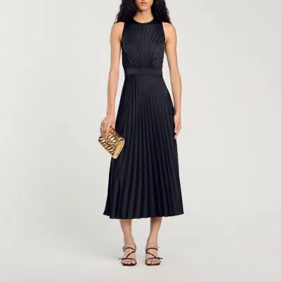 Sandro Robe Longue Plissée In Black
