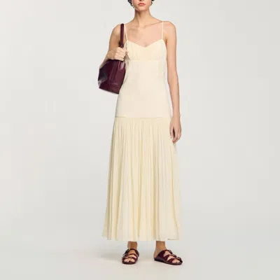 Sandro Robe Longue Plissée In Sand