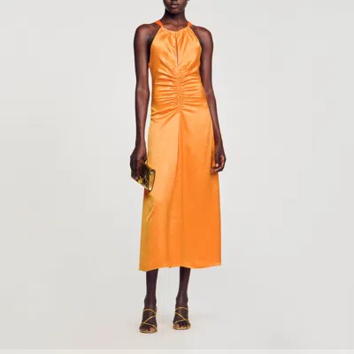 Sandro Robe Longue Satinée Froncée In Orange