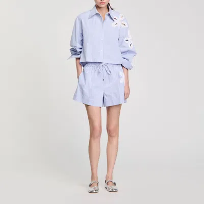 Sandro Short À Rayures Et Détail Fleur In Blue