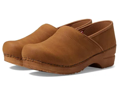 Sanita Hinsdale In Brown