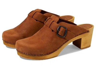 Sanita Malulo In Brown