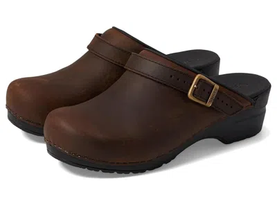 Sanita Morse In Brown