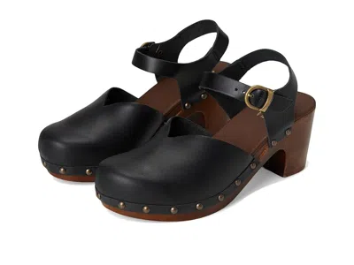 Sanita Solaima In Black