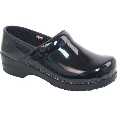SANITA WOMEN'S SABEL SMART STEP PROFESSIONAL CLOG IN PATENT BLACK