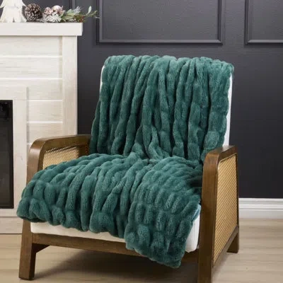 Saro Ribbed Faux Fur Throw Blanket - Plush Polyester Throw For Cozy Everyday Comfort & Modern Home Décor In Green