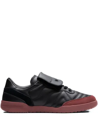 Saucony 586i S Flap-over Logo Sneakers In Black
