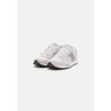 SAUCONY SAUCONY DXN TRAINER IN GREY AND PINK