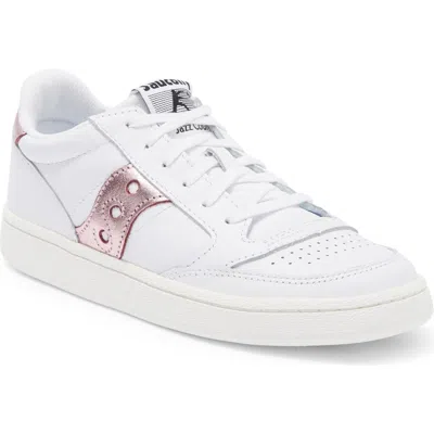 Saucony Jazz Court Low Top Sneaker In White/pink