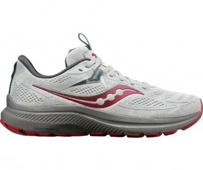 SAUCONY MEN'S OMNI 21 SHOES IN CONCRETE/BERRY