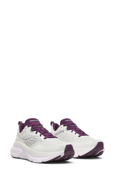 Saucony Omni St 23 Running Shoe In Pink