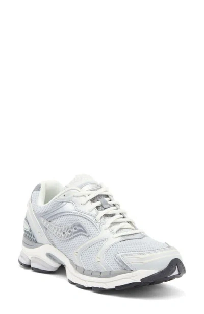 Saucony Progrid Triumph 4 Sneaker In Light Grey