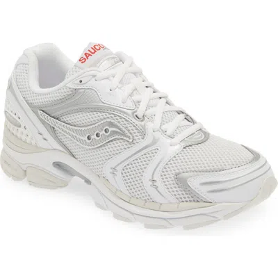 Saucony Progrid Triumph 4 Sneaker In Weiss