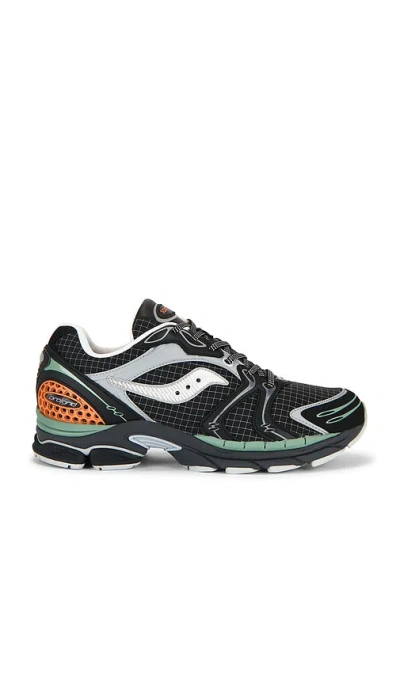 SAUCONY PROGRID TRIUMPH 4 SNEAKERS